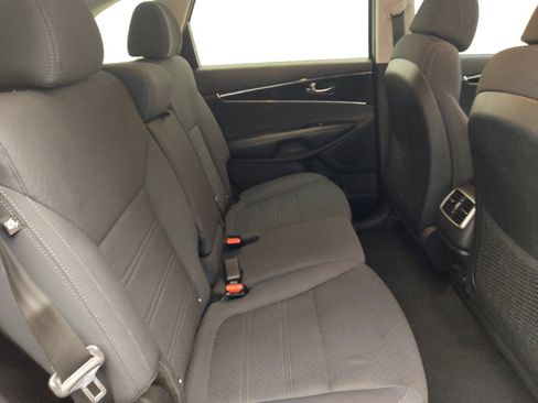 Used 2017 Kia Sorento FWD image 19