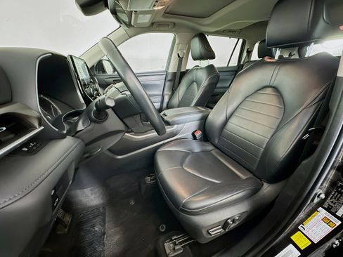 Used 2022 Toyota Highlander XLE image 13