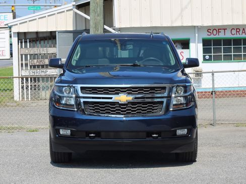 Used 2017 Chevrolet Suburban LT w/ LT Signature Package RWD image 2