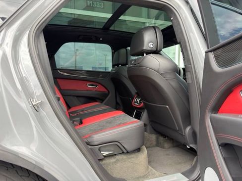 Used 2022 Bentley Bentayga image 8