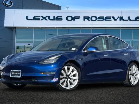 Used 2019 Tesla Model 3 Standard Range Plus image 1