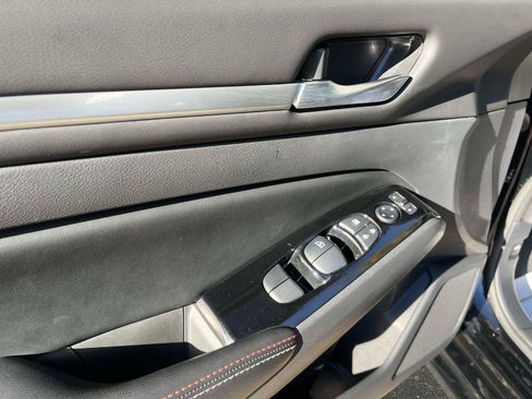 Used 2024 Nissan Altima 2.5 SR w/ SR Premium Package image 18