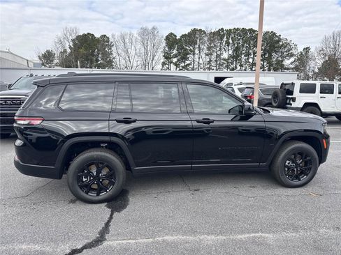 New 2025 Jeep Grand Cherokee L Altitude image 5
