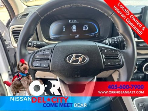 Used 2025 Hyundai Venue SEL FWD image 16