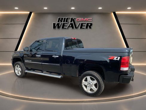 Used 2014 GMC Sierra 2500 Denali w/ Suspension Package, Off-Road AWD/4WD image 3