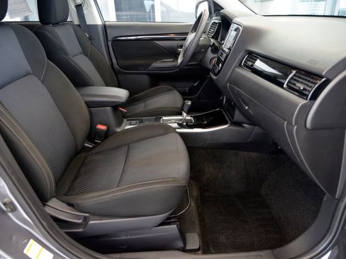 Used 2019 Mitsubishi Outlander ES FWD image 31