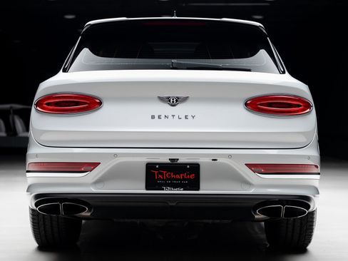 Used 2021 Bentley Bentayga AWD/4WD image 28