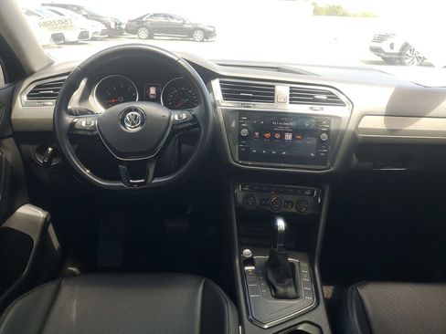 Used 2018 Volkswagen Tiguan SE image 9
