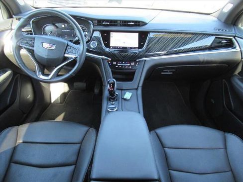 Used 2025 Cadillac XT6 Premium Luxury image 11