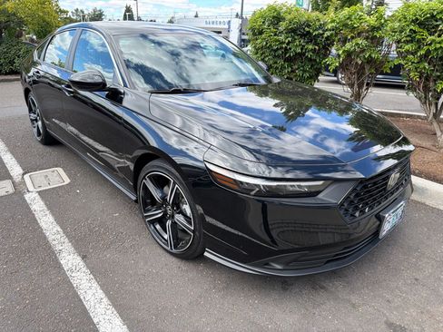 Used 2023 Honda Accord Sport image 3