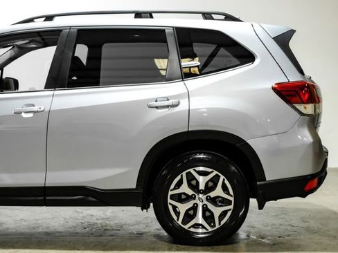 Used 2022 Subaru Forester Premium image 20
