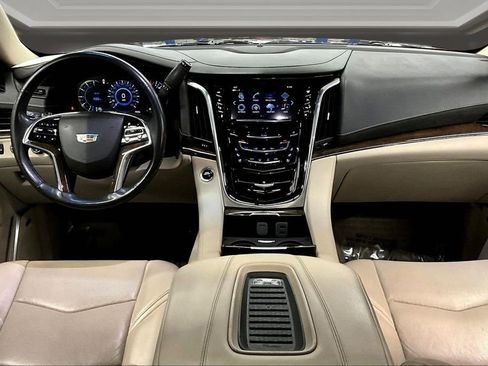 Used 2019 Cadillac Escalade Premium Luxury image 7