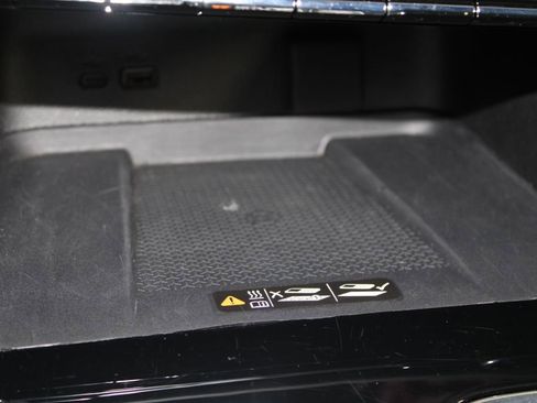 Used 2024 Chevrolet Traverse LT image 44