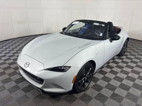 Used 2018 MAZDA MX-5 Miata Club image 32