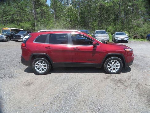 Used 2017 Jeep Cherokee Latitude w/ Safety/Convenience Group FWD image 5