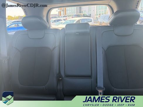 Used 2025 Jeep Grand Cherokee Altitude image 10