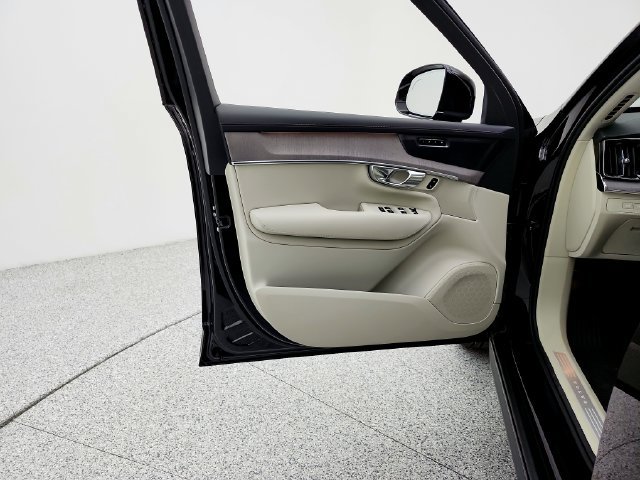 New 2026 Volvo XC90 T8 Ultra w/ Protection Package AWD/4WD image 27