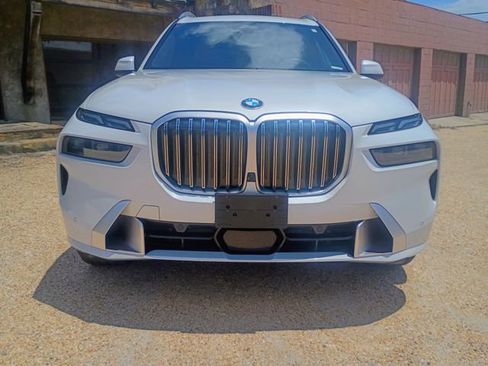 Used 2024 BMW X7 xDrive40i w/ Executive Package AWD/4WD image 3