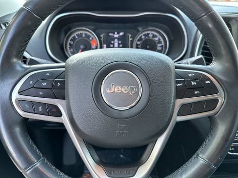 Used 2019 Jeep Cherokee Latitude Plus FWD image 22
