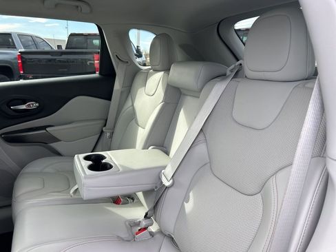 Used 2021 Jeep Cherokee Latitude Lux w/ Comfort/Convenience Group image 33