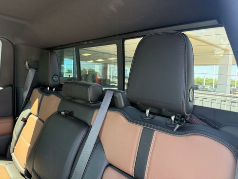 Used 2019 Chevrolet Silverado 1500 High Country w/ Technology Package AWD/4WD image 20