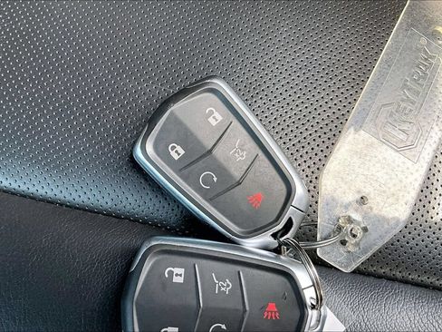 Used 2023 Cadillac XT4 Sport FWD image 34