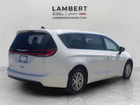 Used 2025 Chrysler Pacifica Select FWD image 6