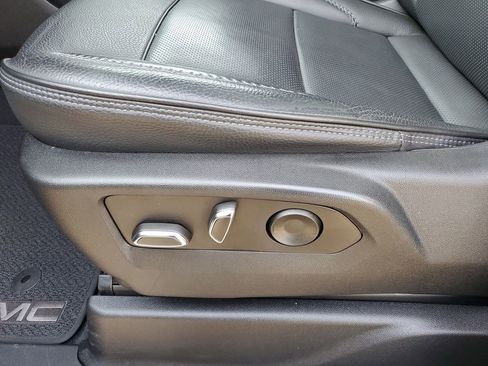 Used 2023 GMC Yukon Denali image 9