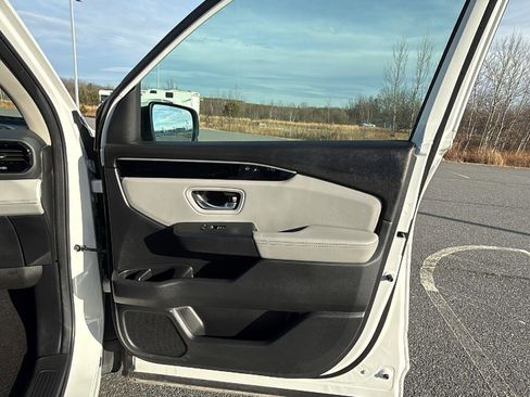 Used 2025 Honda Pilot EX-L image 17