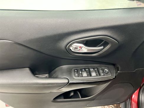 Used 2020 Jeep Cherokee Latitude Plus image 20