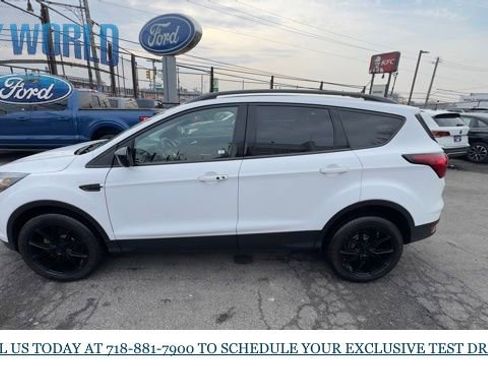Certified 2019 Ford Escape SE image 2