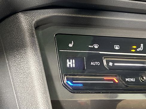 Used 2023 Volkswagen Tiguan SE R-Line image 19