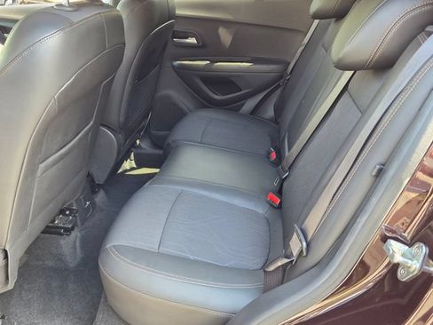 Used 2020 Chevrolet Trax LT w/ LT Convenience Package FWD image 13