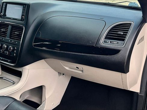 Used 2020 Dodge Grand Caravan SXT image 18