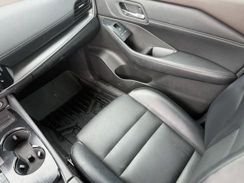 Used 2022 Nissan Rogue SV w/ SV Premium Package image 26