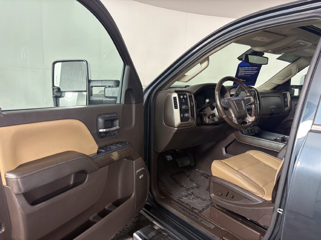 Used 2019 GMC Sierra 2500 Denali w/ Duramax Plus Package AWD/4WD image 11