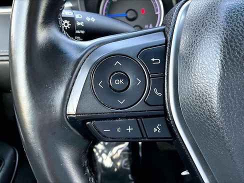 Used 2021 Toyota Venza LE image 17