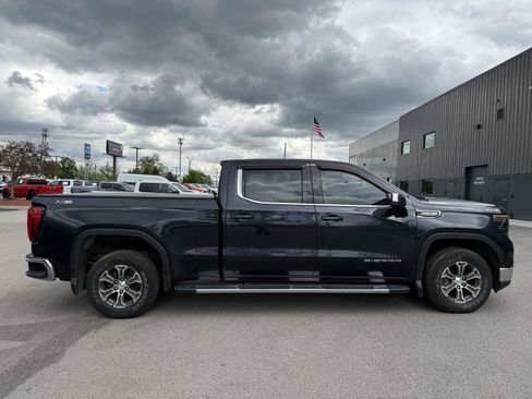 Used 2023 GMC Sierra 1500 SLE w/ X31 Off-Road Package AWD/4WD image 2