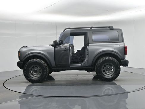 Used 2021 Ford Bronco Base image 32