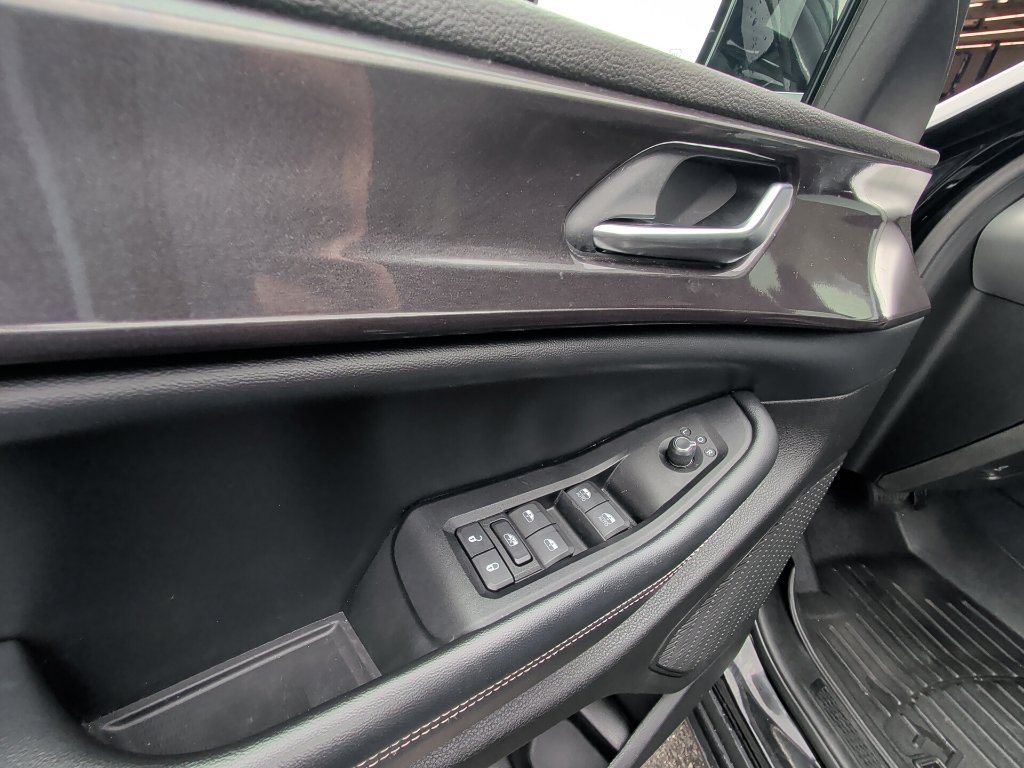 Used 2023 Jeep Grand Cherokee Altitude AWD/4WD image 11