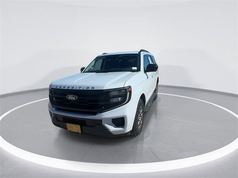 Certified 2025 Ford Expedition Active image 4