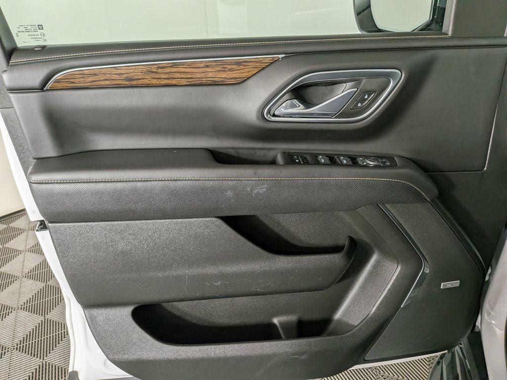 Used 2023 Chevrolet Suburban Premier AWD/4WD image 17