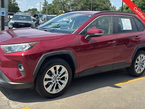 Used 2019 Toyota RAV4 XLE Premium FWD image 3
