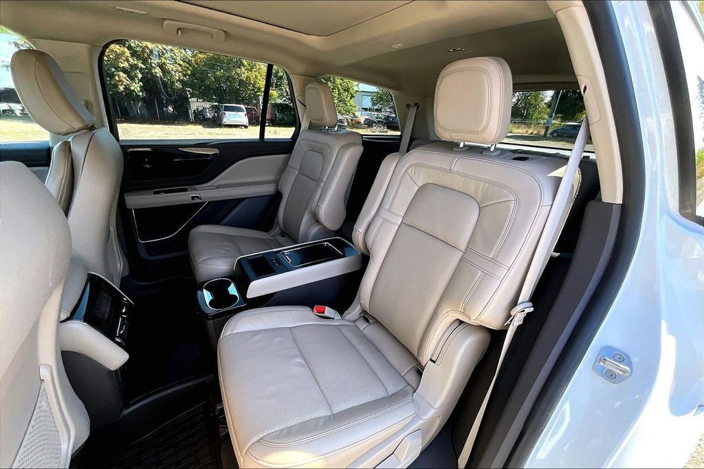Used 2022 Lincoln Aviator Reserve w/ Equipment Group 201A AWD/4WD image 21