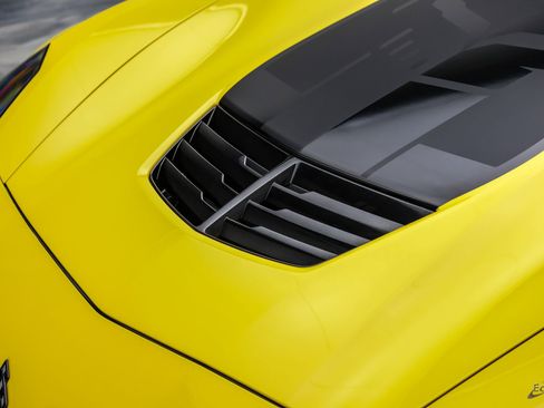 Used 2015 Chevrolet Corvette Z06 w/ 3LZ Preferred Equipment Group RWD image 43