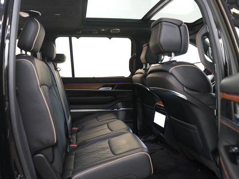 Used 2024 Jeep Grand Wagoneer Series III w/ Flexible Seating Group AWD/4WD image 13