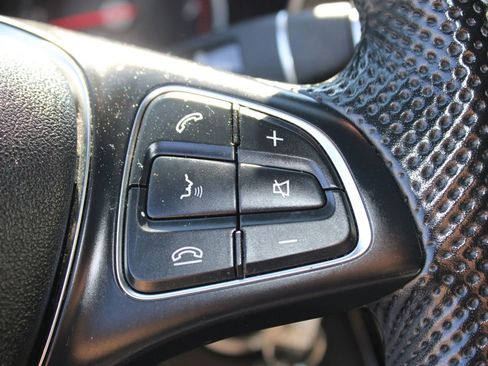 Used 2019 Mercedes-Benz GLC 300 4MATIC w/ Premium Package image 31