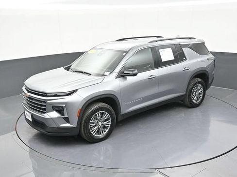 Used 2025 Chevrolet Traverse LT w/ Driver Confidence Package FWD image 63