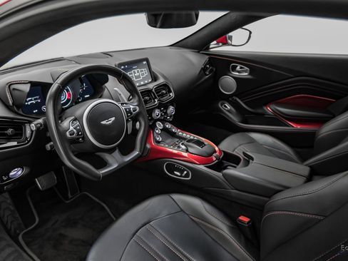 Used 2019 Aston Martin V8 Vantage Coupe RWD image 3