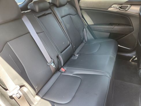 Used 2023 Kia Sportage EX AWD/4WD image 16